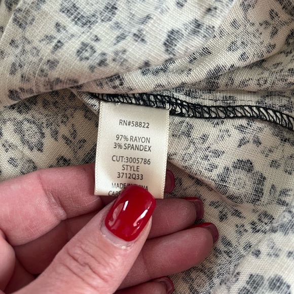 New!Max Studio Floral Black and White Women's Short Sleeve Blouse Various Sizes - Picture 8 of 16